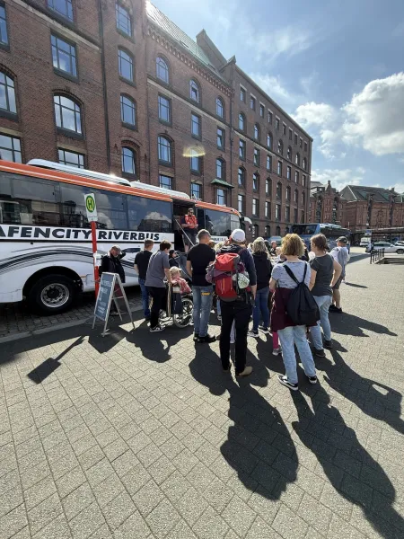 Hafencity Riverbus – Amphibische Stadtkreuzfahrt in Hamburg