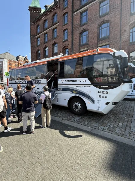 Hafencity Riverbus – Amphibische Stadtkreuzfahrt in Hamburg