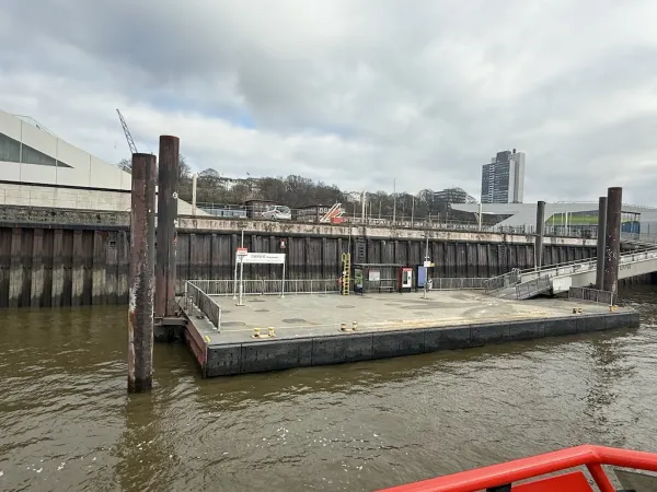 Eindrücke des Fähranlegers Dockland (Fischereihafen) Elbfähre