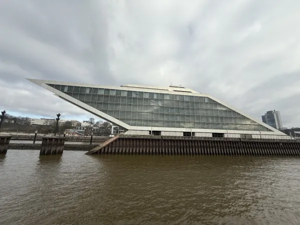 Eindrücke des Fähranlegers Dockland (Fischereihafen) Elbfähre