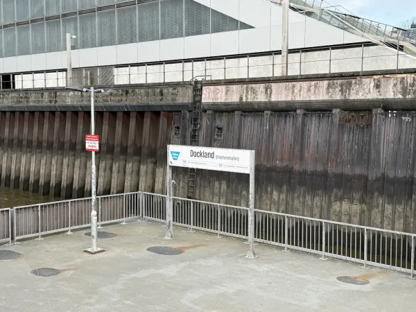 Eindrücke des Fähranlegers Dockland (Fischereihafen) Elbfähre