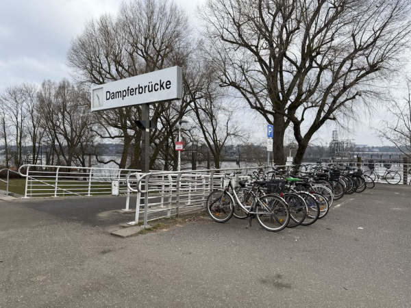 Haltestelle Finkenwerder Elbfähre
